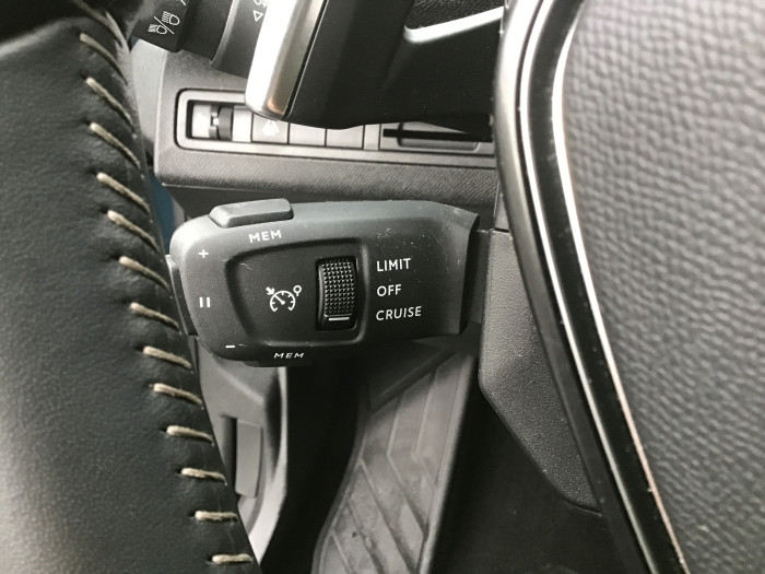 Peugeot 3008 Hybrid 136 e-DCS6 Allure Pack
