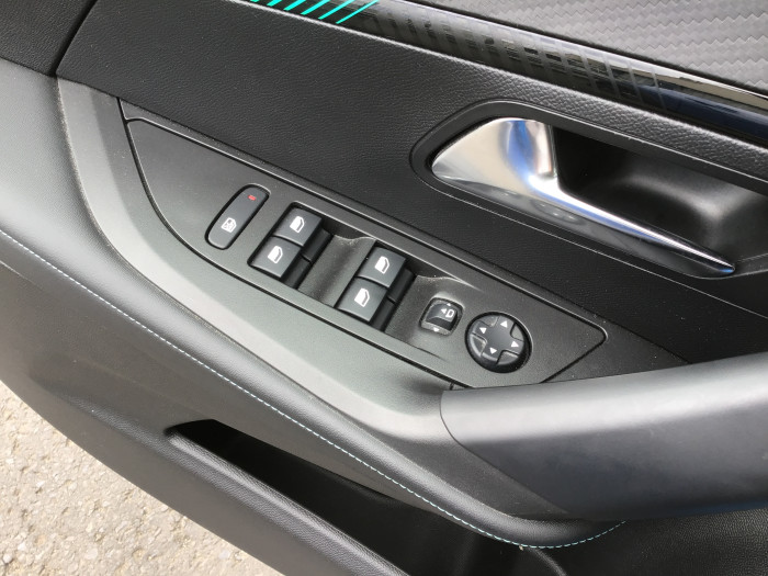 Peugeot 2008 PureTech 130 S&S EAT8 Allure Pack