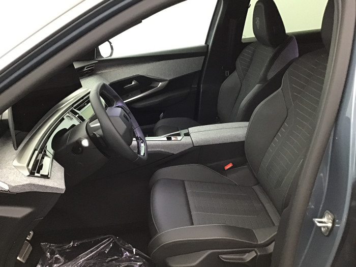 Peugeot 3008 Nouveau Hybrid 145 e-DCS6 GT