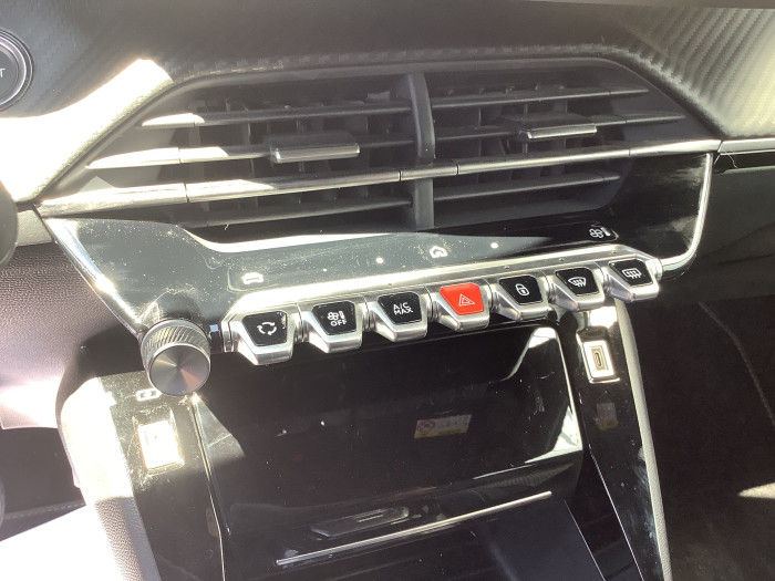 Peugeot 2008 Nouveau Hybrid 136 e-DCS6 GT