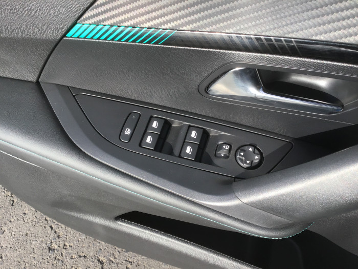 Peugeot 2008 BlueHDi 130 S&S EAT8 Allure Pack