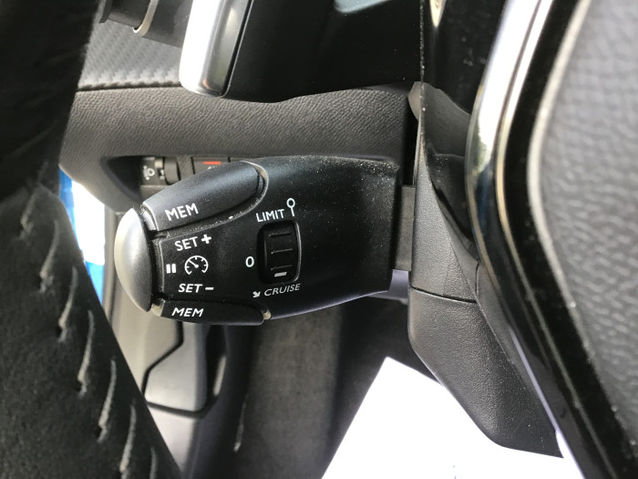 Peugeot 2008 BlueHDi 130 S&S EAT8 Allure Pack