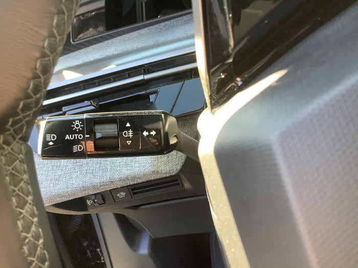 Peugeot 3008 Nouveau Hybrid 136 e-DCS6 Allure