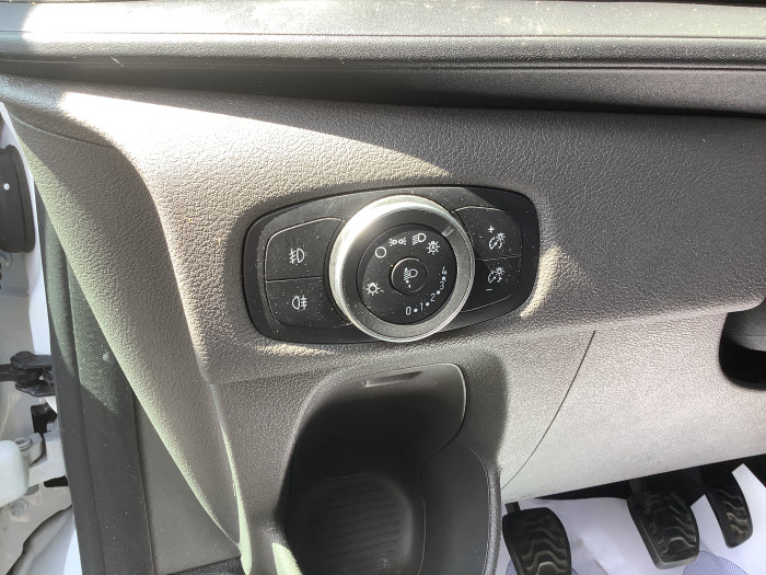 Ford TRANSIT CUSTOM FOURGON 300 L2H2 2.0 ECOBLUE 130 TREND BUSINESS