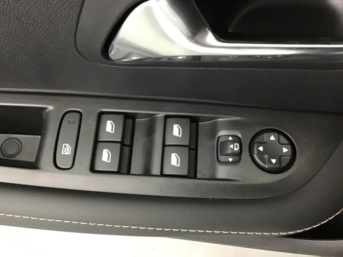 Peugeot 208 Nouvelle Hybrid 136 e-DCS6 Allure