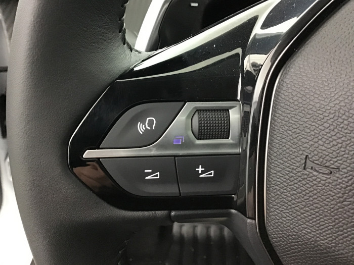 Peugeot 208 Nouvelle Hybrid 136 e-DCS6 Allure