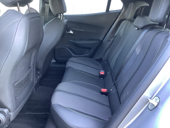 Peugeot 2008 Nouveau Hybrid 145 e-DCS6 GT