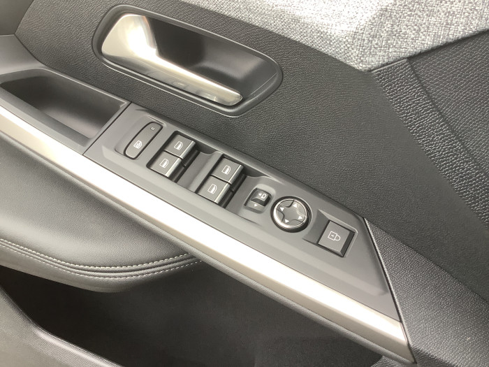 Peugeot 3008 Nouveau Hybrid 145 e-DCS6 GT
