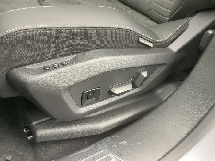 Peugeot 3008 Nouveau Hybrid 145 e-DCS6 GT