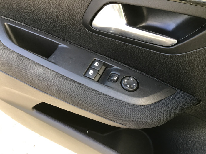 Peugeot 208 PureTech 100 S&S BVM6 Active
