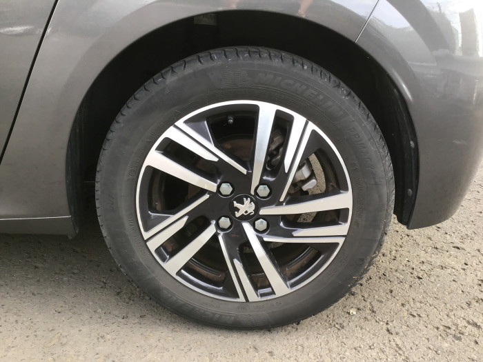 Peugeot 208 PureTech 100 S&S BVM6 Allure Pack
