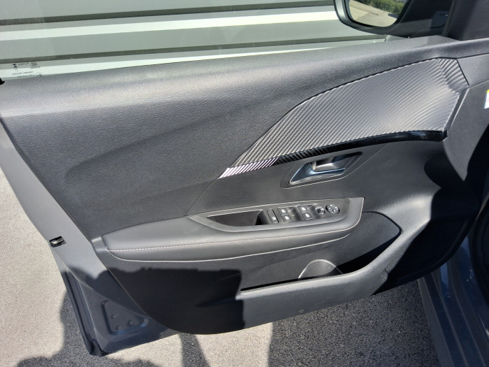 Peugeot 208 Nouvelle Hybrid 100 e-DCS6 Allure