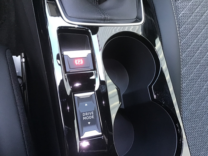 Peugeot 2008 Nouveau PureTech 100 S&S BVM6 Allure