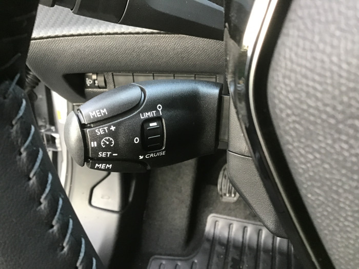 Peugeot 2008 Nouveau PureTech 100 S&S BVM6 Allure