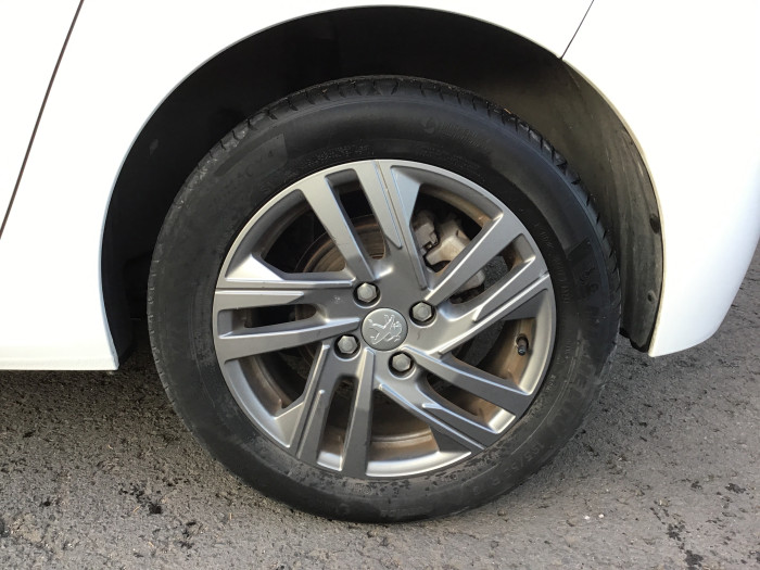 Peugeot 208 BlueHDi 100 S&S BVM6 Active Pack