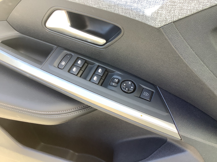 Peugeot 3008 Nouveau Hybrid 136 e-DCS6 Allure