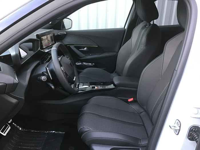 Peugeot 2008 Nouveau PureTech 130 S&S EAT8 GT