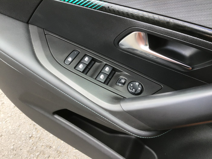 Peugeot 2008 PureTech 130 S&S BVM6 Allure Pack