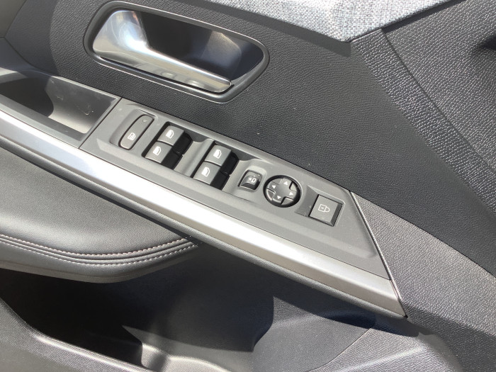 Peugeot 5008 Nouveau Hybrid 136 e-DCS6 Allure