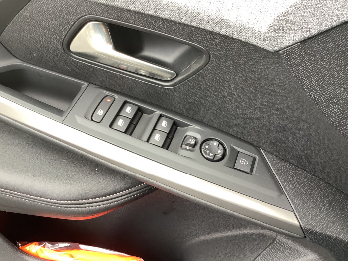 Peugeot 3008 Nouveau Hybrid 145 e-DCS6 Allure