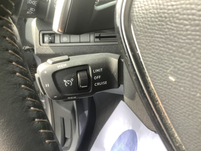 Peugeot 3008 Hybrid 136 e-DCS6 Allure Pack