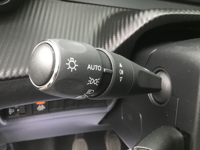 Peugeot 208 PureTech 100 S&S BVM6 Allure