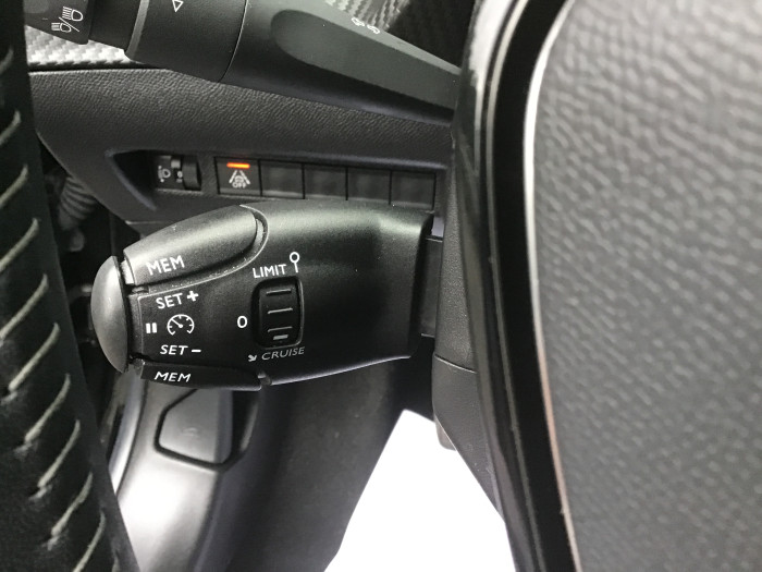 Peugeot 208 PureTech 100 S&S BVM6 Allure