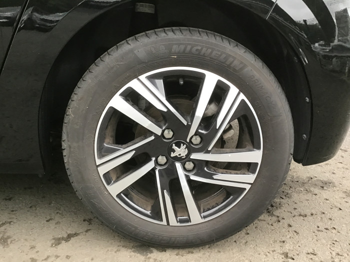 Peugeot 208 PureTech 100 S&S BVM6 Allure