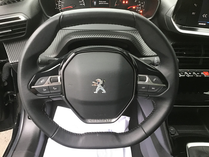 Peugeot 208 PureTech 100 S&S BVM6 Allure