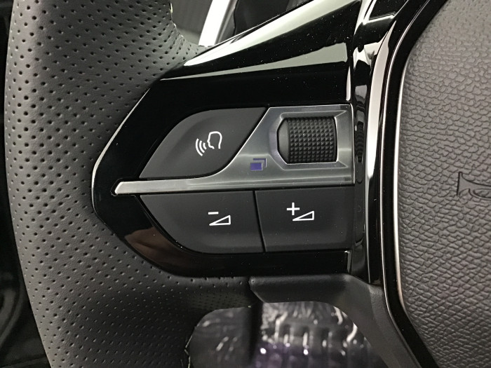 Peugeot 2008 Nouveau Hybrid 145 e-DCS6 GT