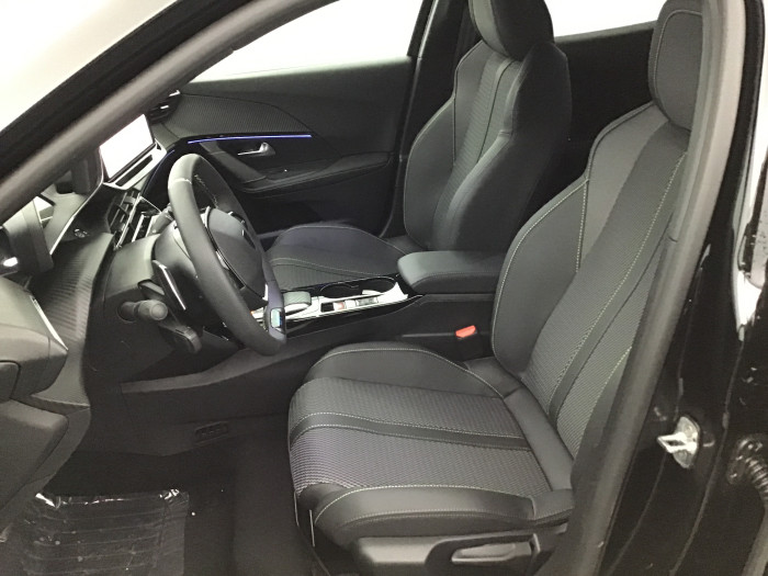 Peugeot 2008 Nouveau Hybrid 145 e-DCS6 GT