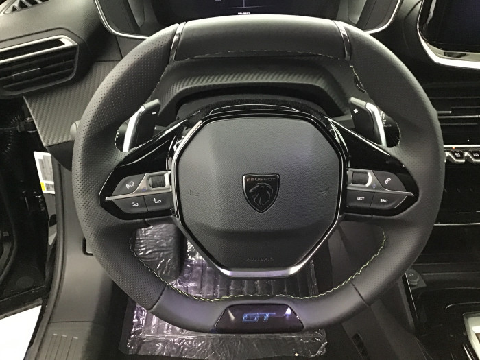 Peugeot 2008 Nouveau Hybrid 145 e-DCS6 GT