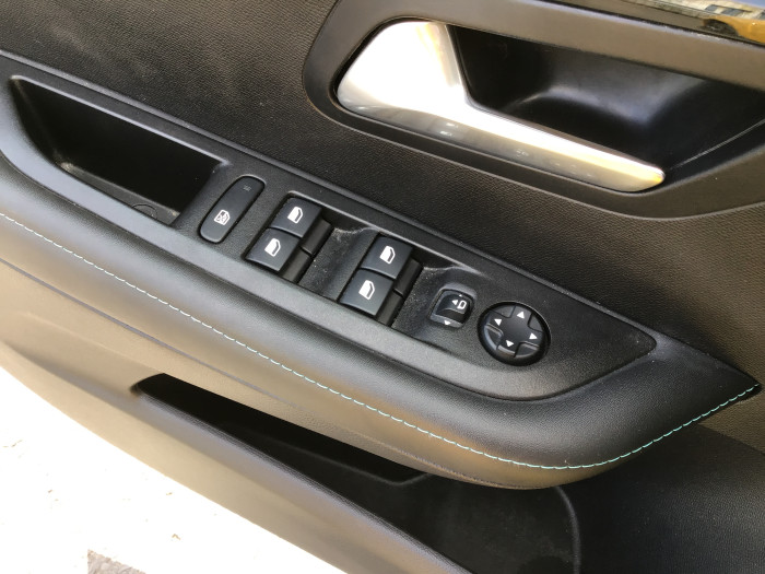 Peugeot 208 PureTech 100 S&S BVM6 Allure