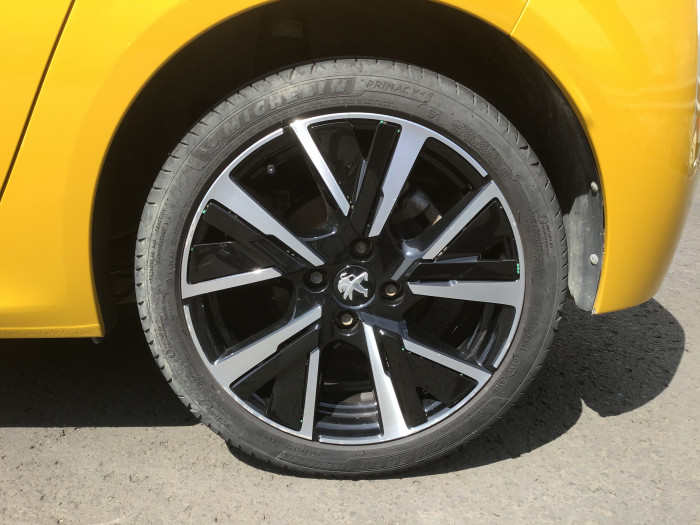 Peugeot 208 PureTech 100 S&S BVM6 Allure