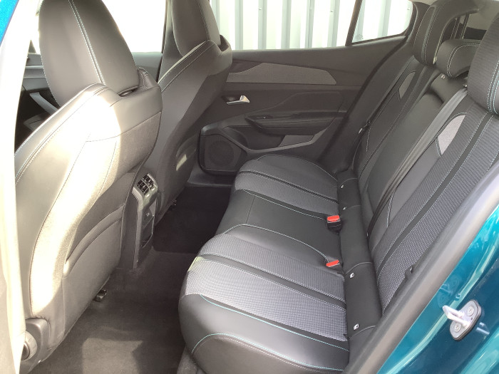 Peugeot 408 Hybrid 136 e-DCS6 Allure