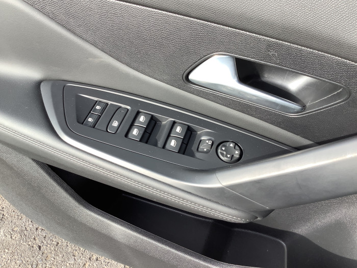 Peugeot 408 Hybrid 136 e-DCS6 Allure