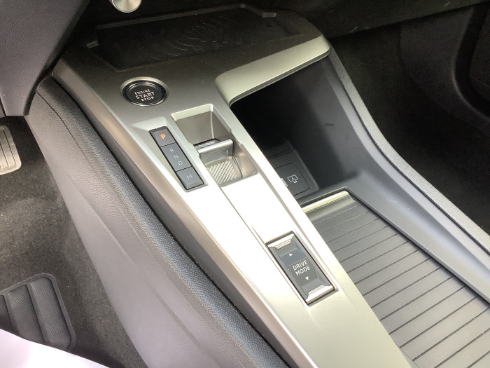 Peugeot 408 Hybrid 136 e-DCS6 Allure