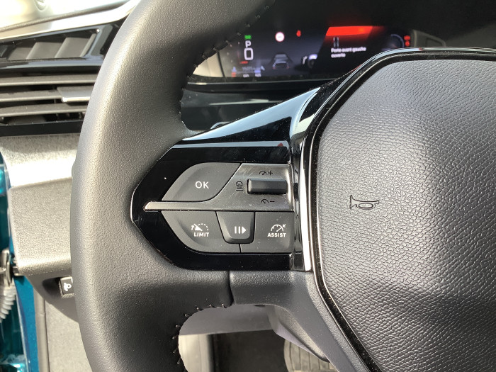 Peugeot 408 Hybrid 136 e-DCS6 Allure