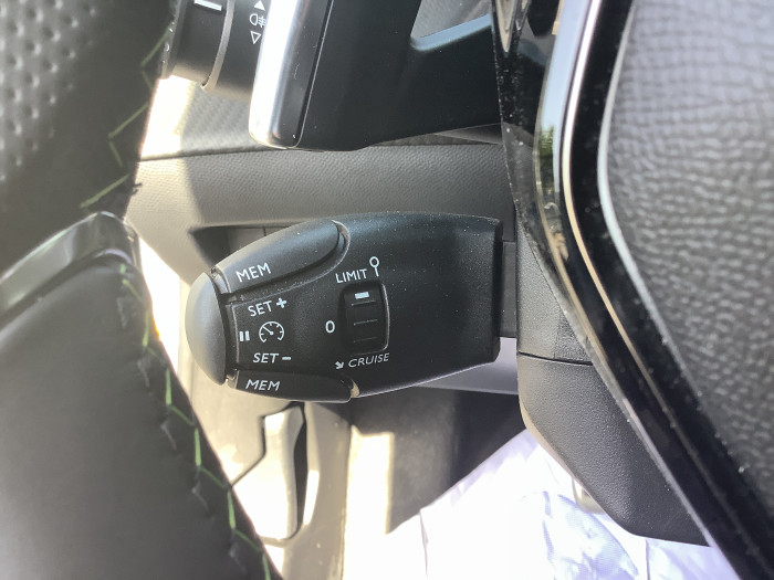 Peugeot 2008 Nouveau Hybrid 145 e-DCS6 GT