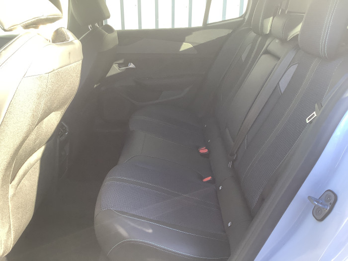 Peugeot 408 Hybrid 136 e-DCS6 Allure