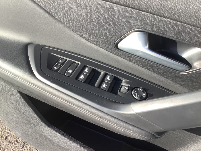Peugeot 408 Hybrid 136 e-DCS6 Allure
