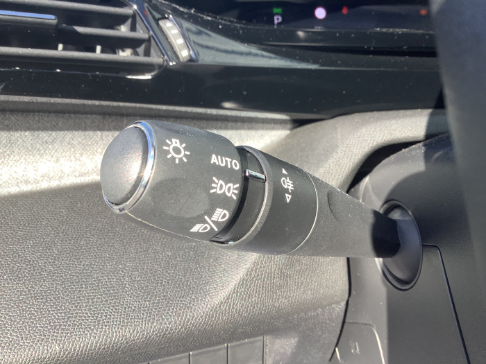 Peugeot 408 Hybrid 136 e-DCS6 Allure