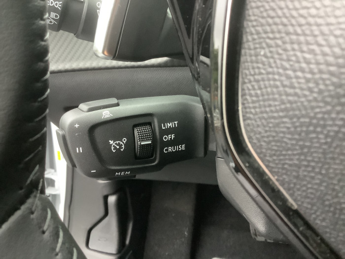 Peugeot 2008 Nouveau Hybrid 145 e-DCS6 Allure