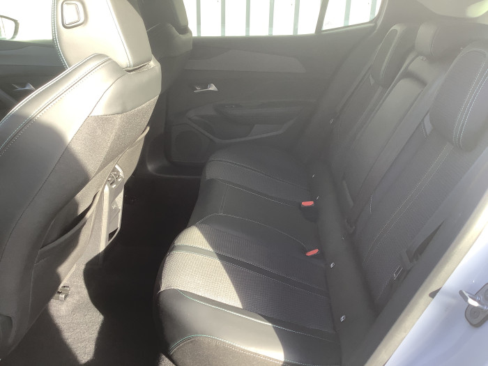 Peugeot 408 Hybrid 136 e-DCS6 Allure