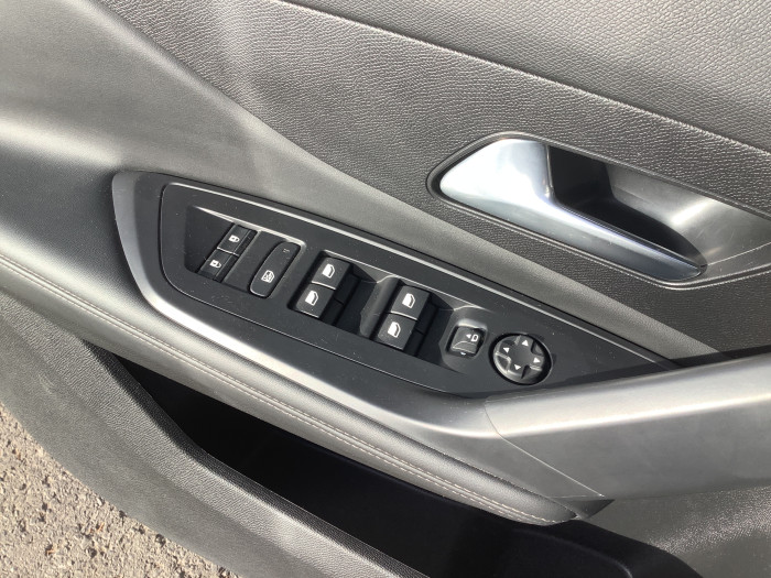 Peugeot 408 Hybrid 136 e-DCS6 Allure