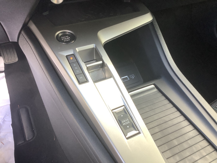 Peugeot 408 Hybrid 136 e-DCS6 Allure