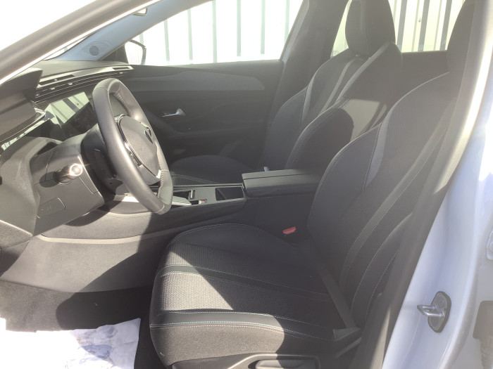 Peugeot 408 Hybrid 136 e-DCS6 Allure