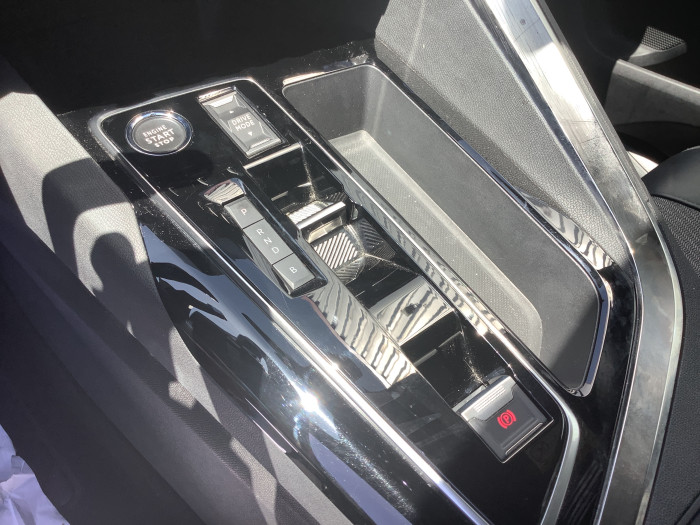 Peugeot 3008 Hybrid 180 e-EAT8 Allure Pack