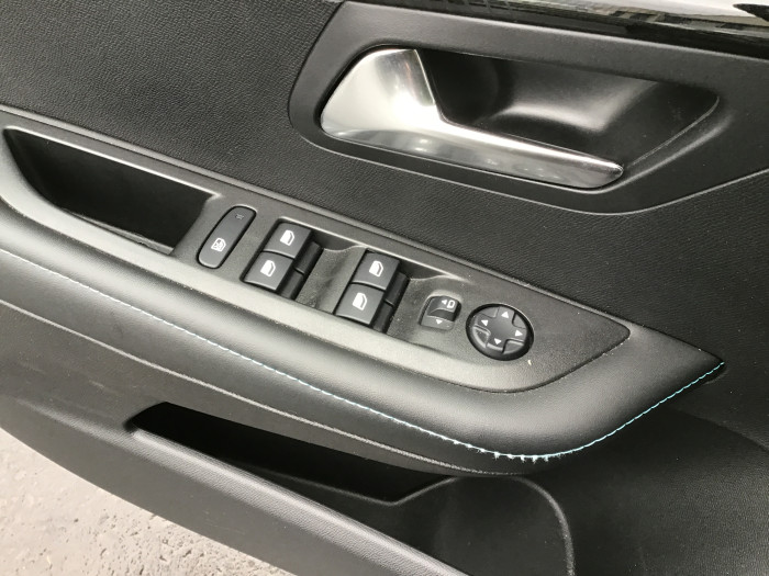 Peugeot 208 PureTech 100 S&S BVM6 Allure Pack