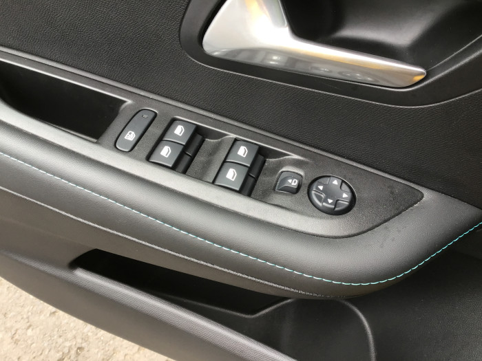 Peugeot 208 PureTech 100 S&S EAT8 Allure Pack